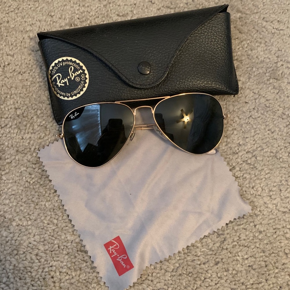 Real ray ban aviators. Gold metal and black lens